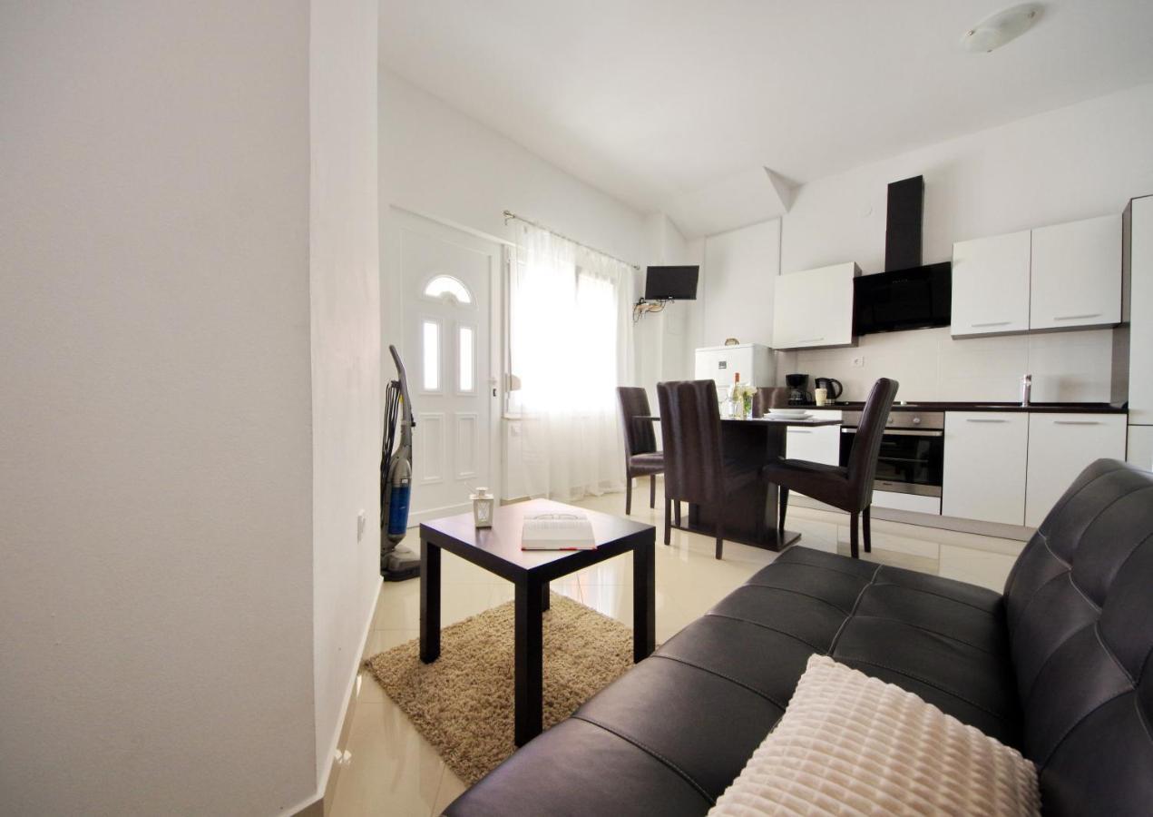 Apartmani Emili Sukošan Esterno foto