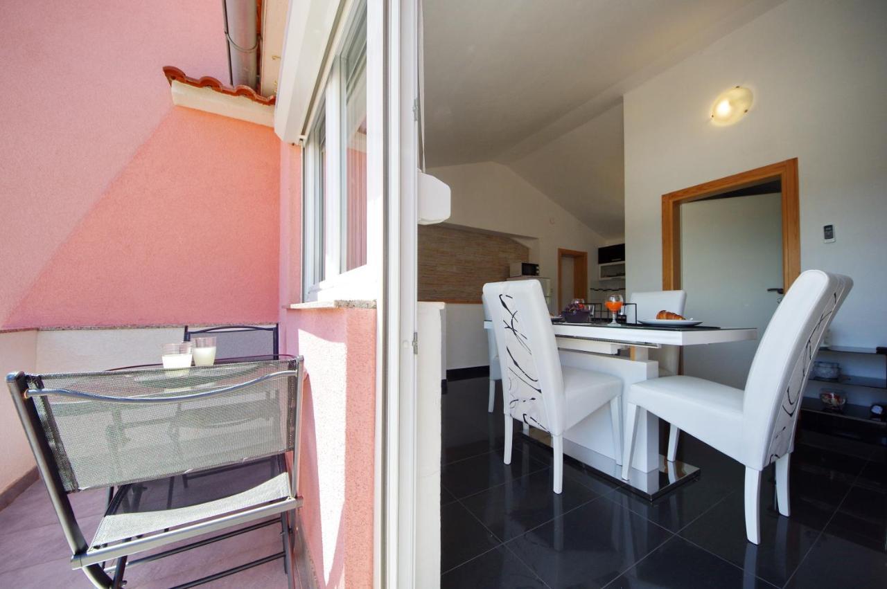 Apartmani Emili Sukošan Esterno foto