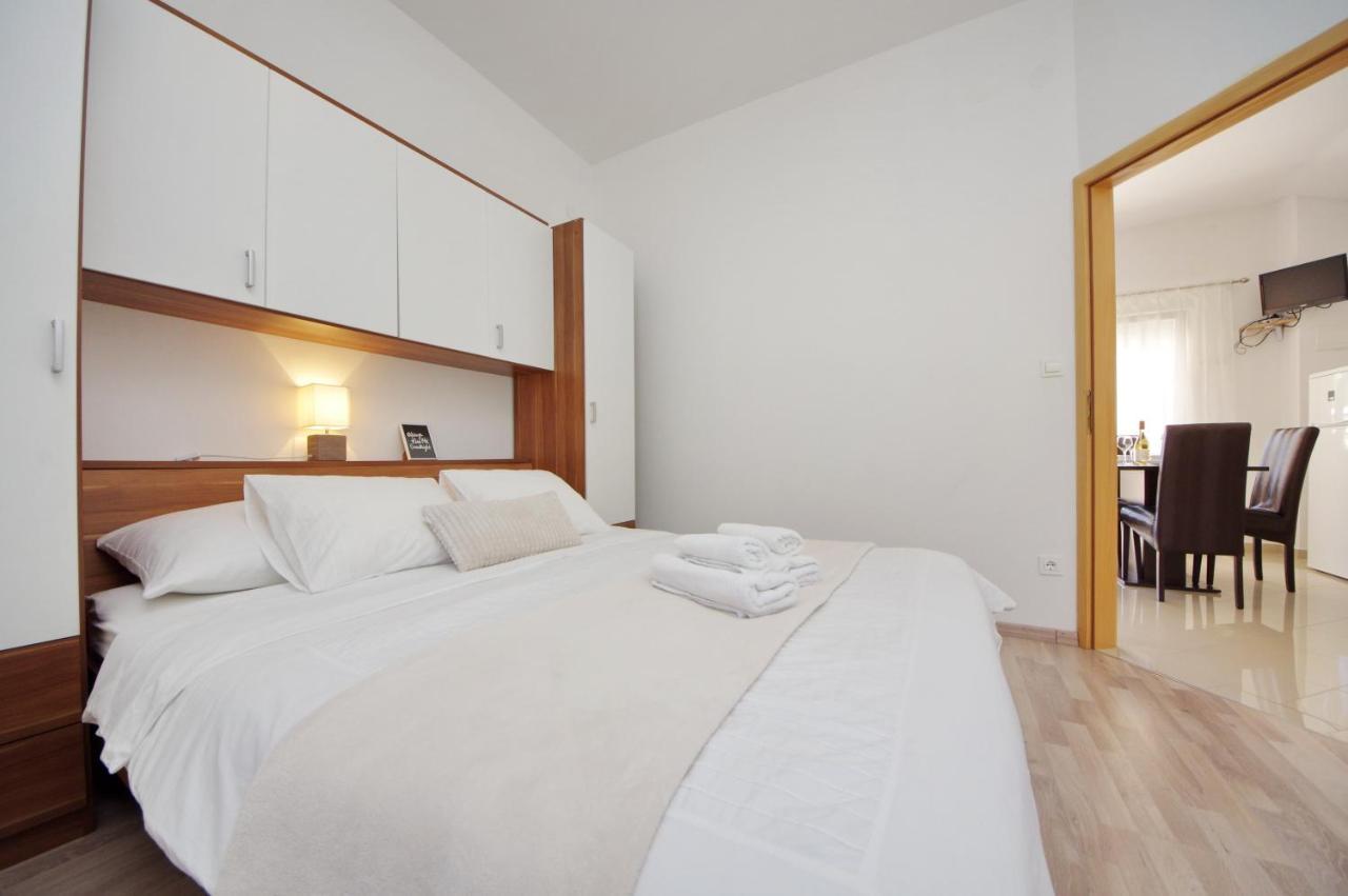 Apartmani Emili Sukošan Esterno foto