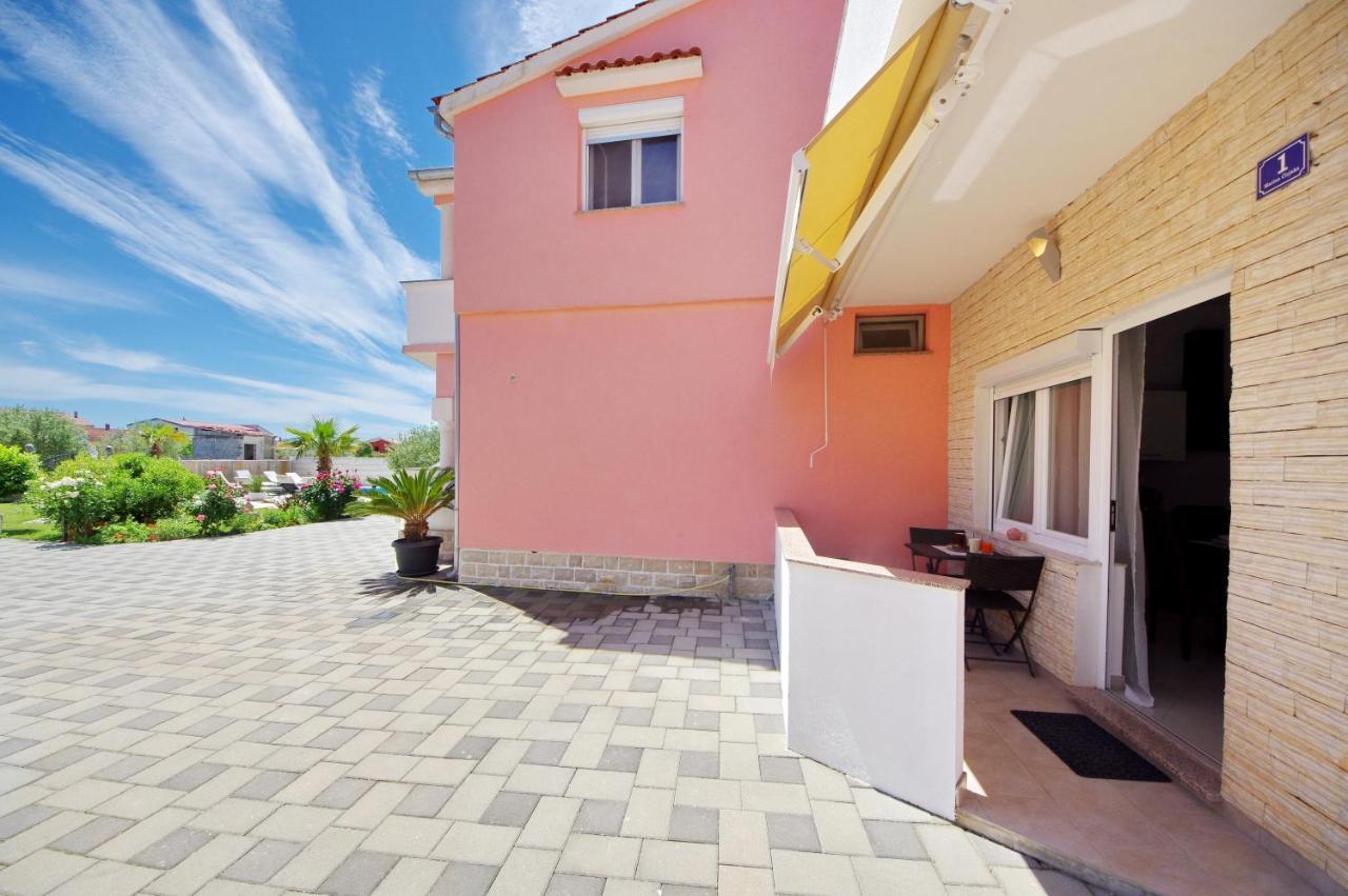 Apartmani Emili Sukošan Esterno foto