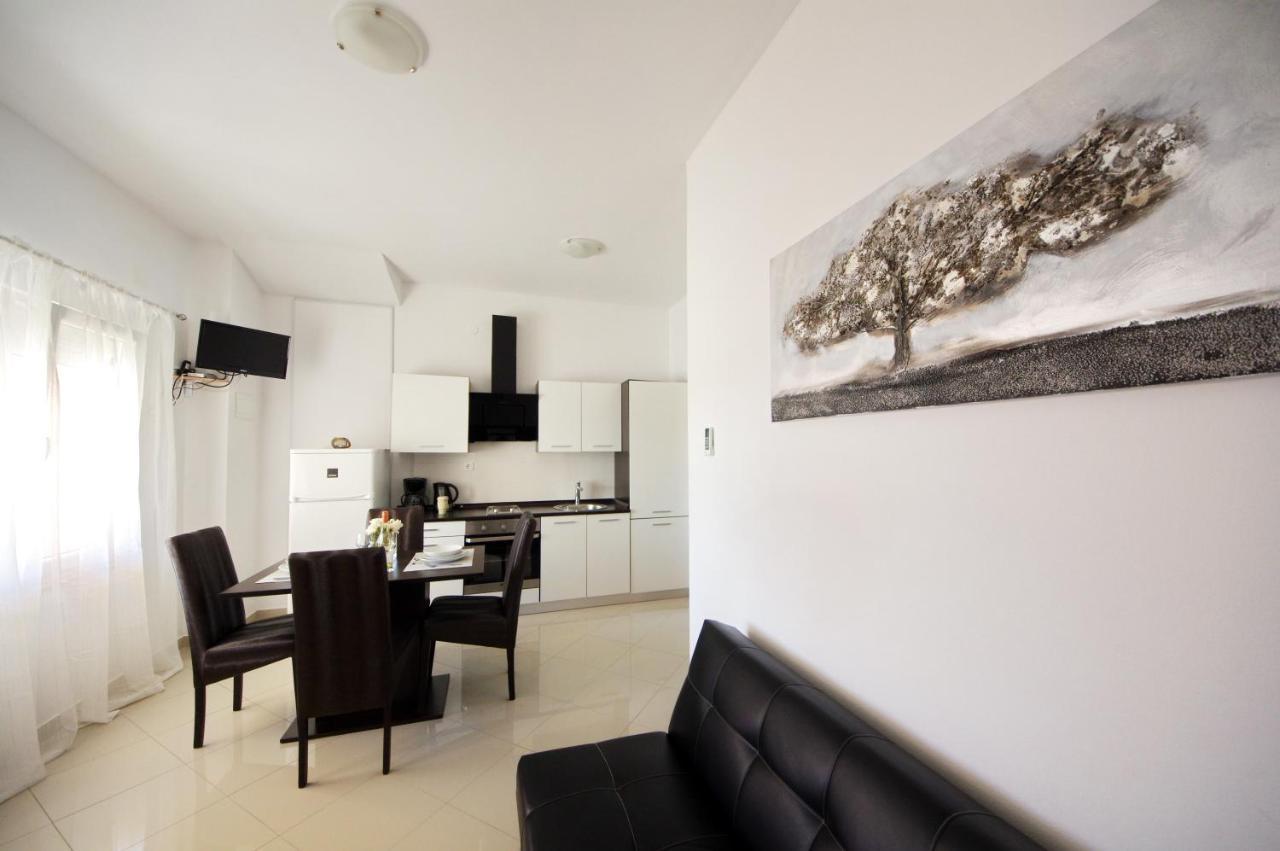 Apartmani Emili Sukošan Esterno foto
