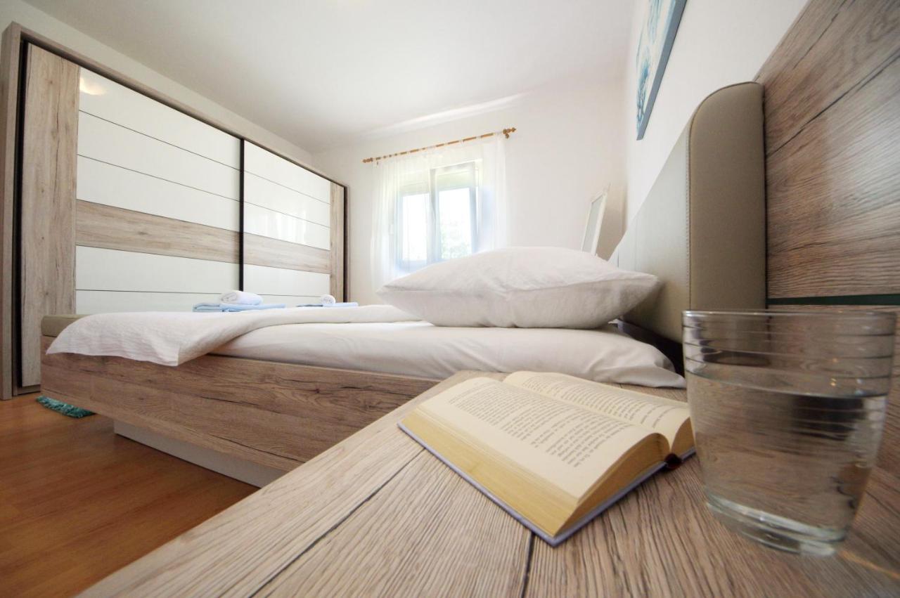 Apartmani Emili Sukošan Esterno foto