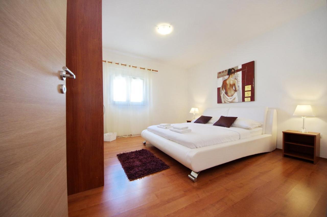 Apartmani Emili Sukošan Esterno foto
