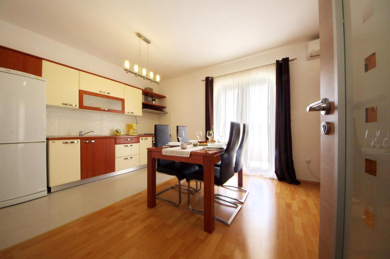 Apartmani Emili Sukošan Esterno foto