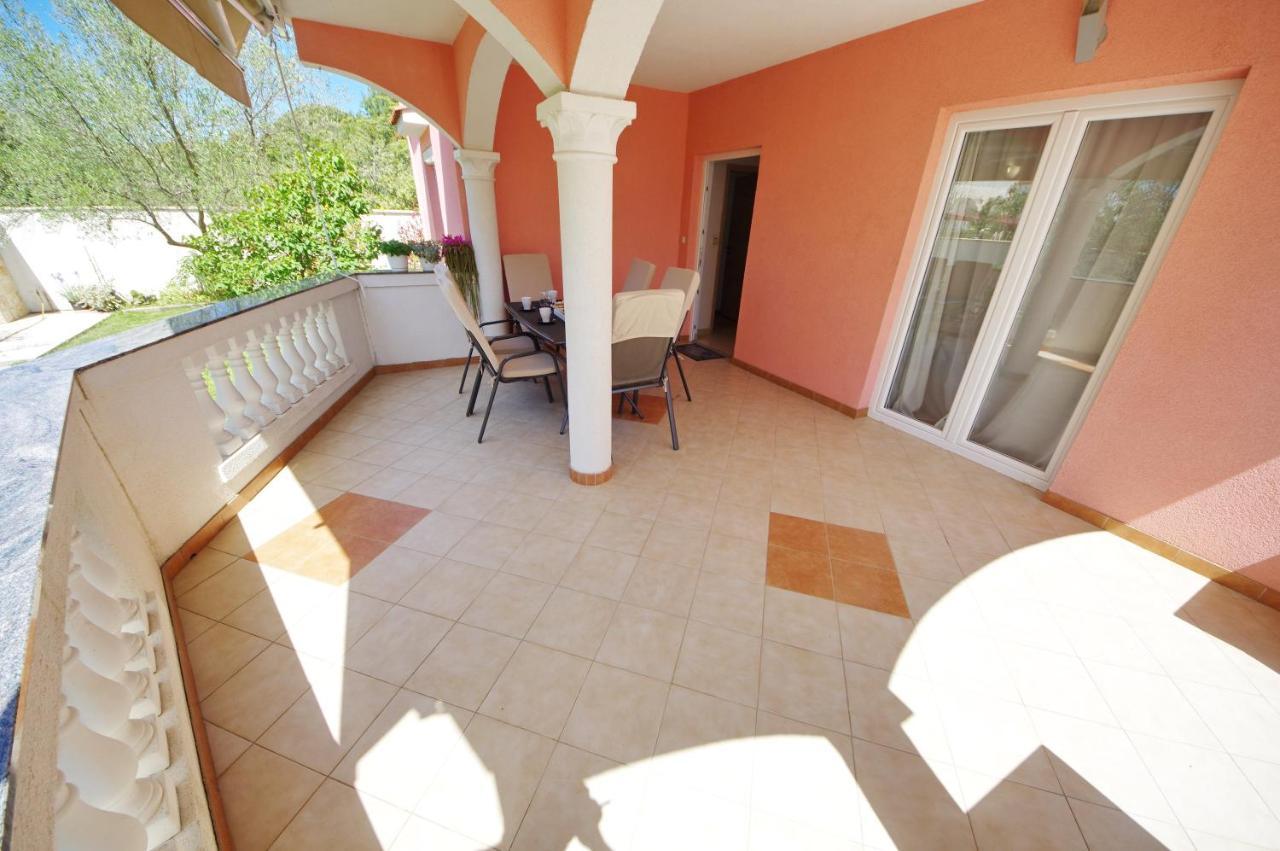 Apartmani Emili Sukošan Esterno foto