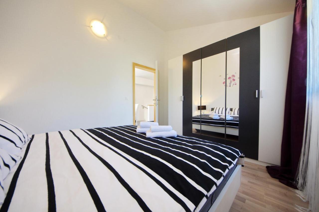 Apartmani Emili Sukošan Esterno foto