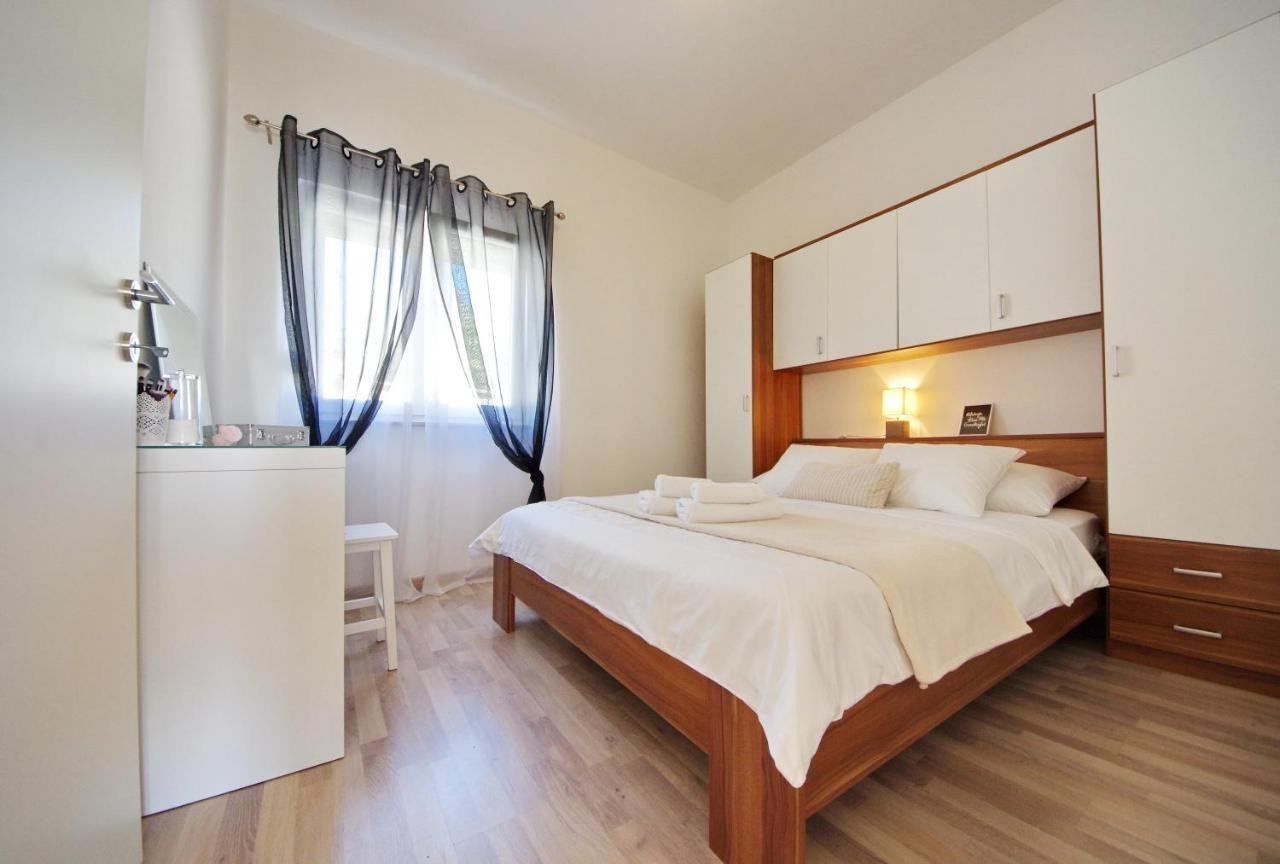 Apartmani Emili Sukošan Esterno foto