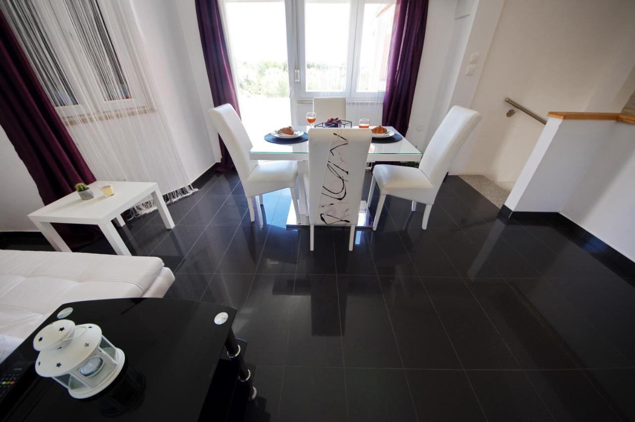 Apartmani Emili Sukošan Esterno foto