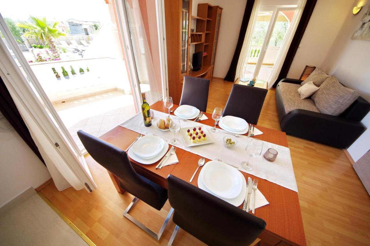 Apartmani Emili Sukošan Esterno foto