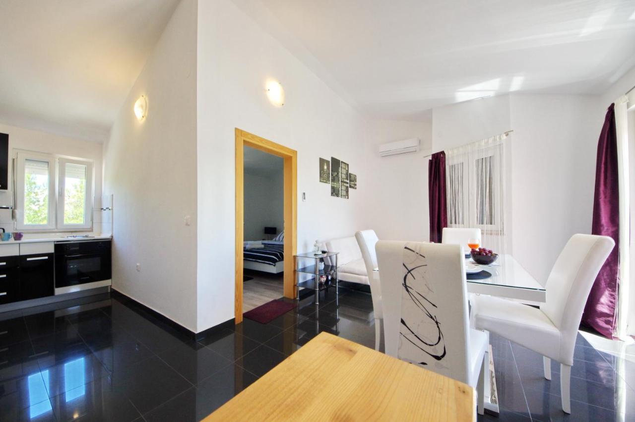 Apartmani Emili Sukošan Esterno foto