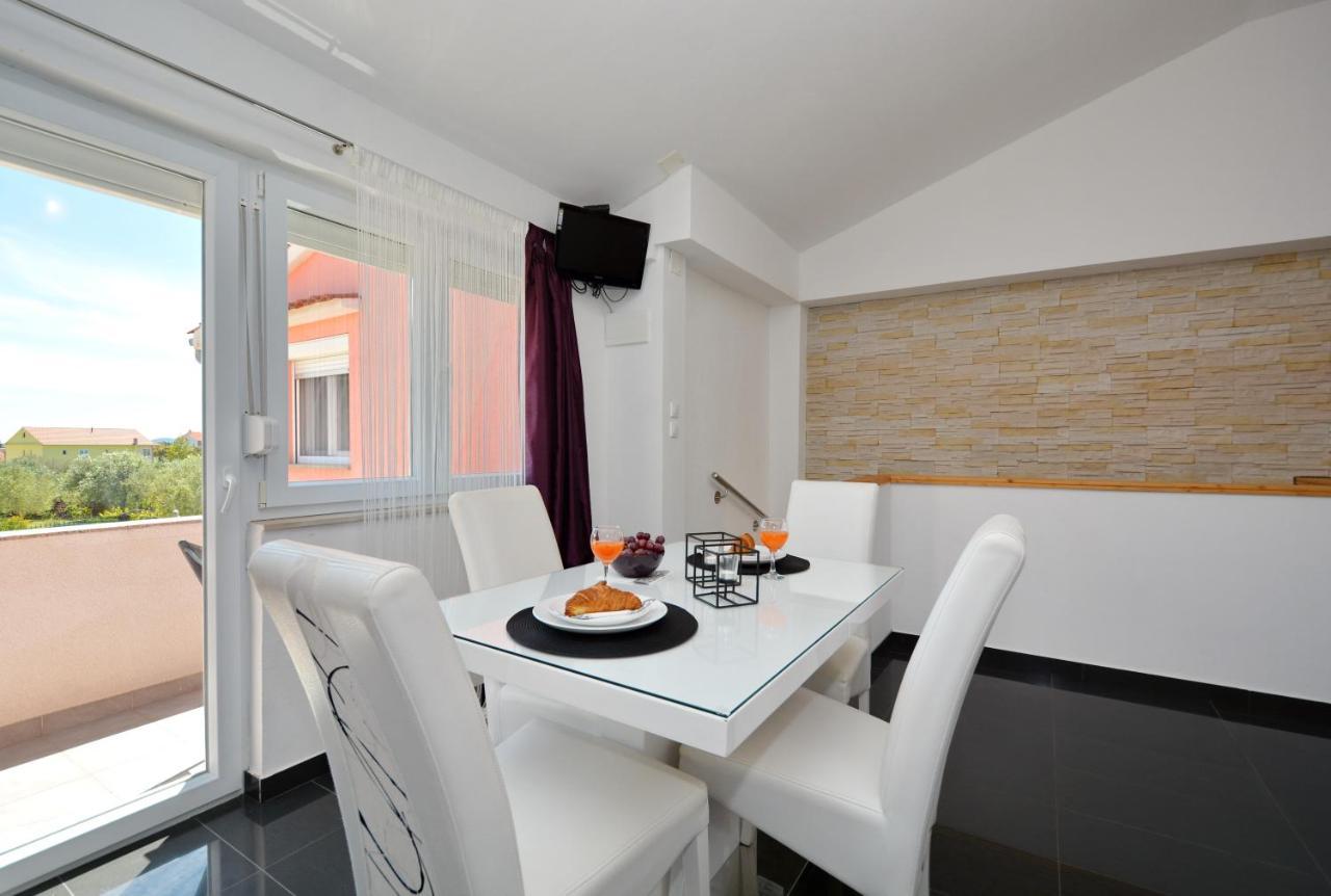 Apartmani Emili Sukošan Esterno foto